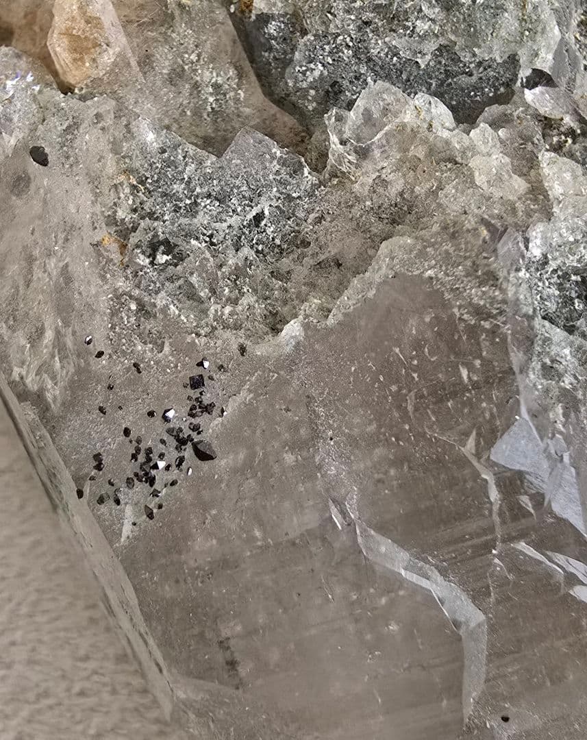 マニハール産　水晶クラスター(ルチル・クローライト・アテナース)レインボーあり