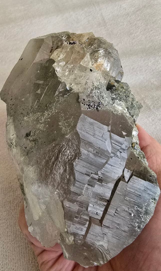 マニハール産　水晶クラスター(ルチル・クローライト・アテナース)レインボーあり