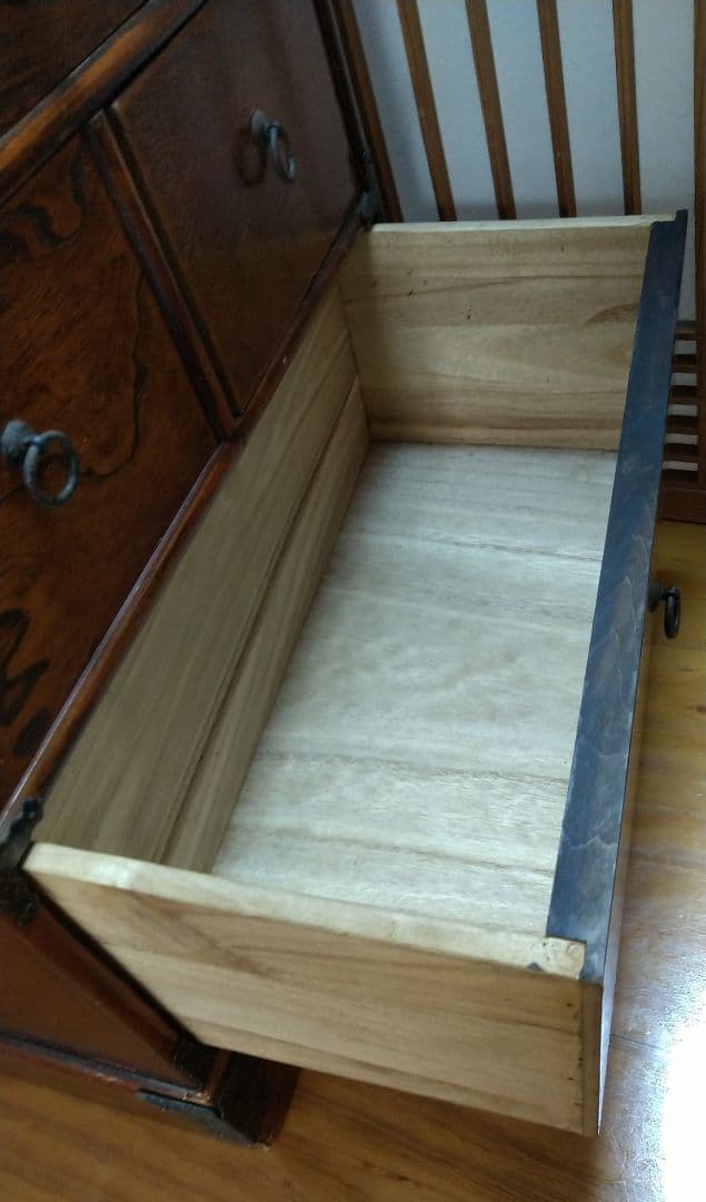 アンティーク！伝統的な和風 古木の薬箪笥 小15個・中2個・大1個の引き出し付き