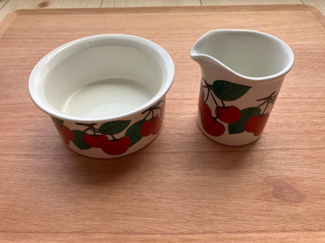 ARABIA Kirsikka アラビア　キルシッカ クリーマー&シュガーボウル