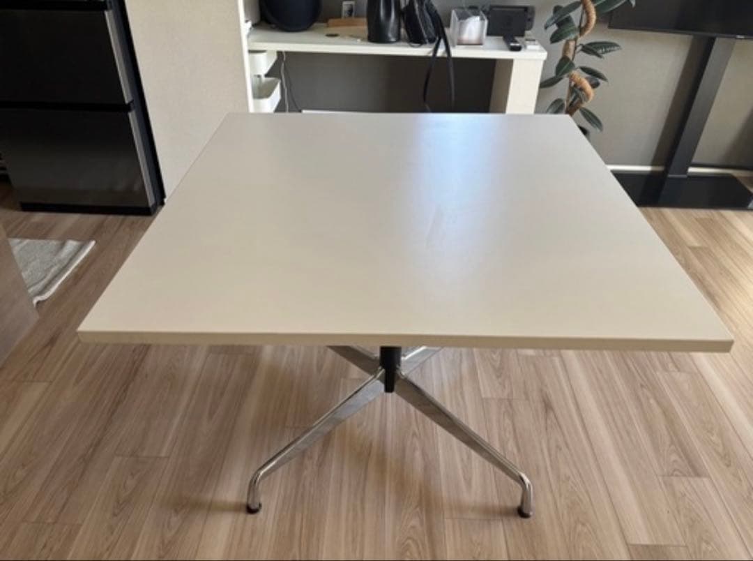 値下ハーマンミラーイームズ風ダイニングテーブル　美品