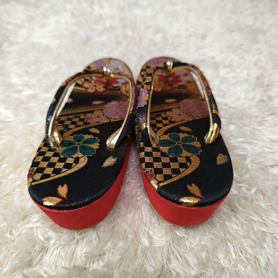 七五三　7歳　草履とバッグ　筥迫セット　ブラック　黒系　ゴールド　花柄　鞠