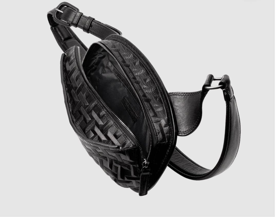 TSUCHIYA クロスボディバッグ　シグネチャーレイズド