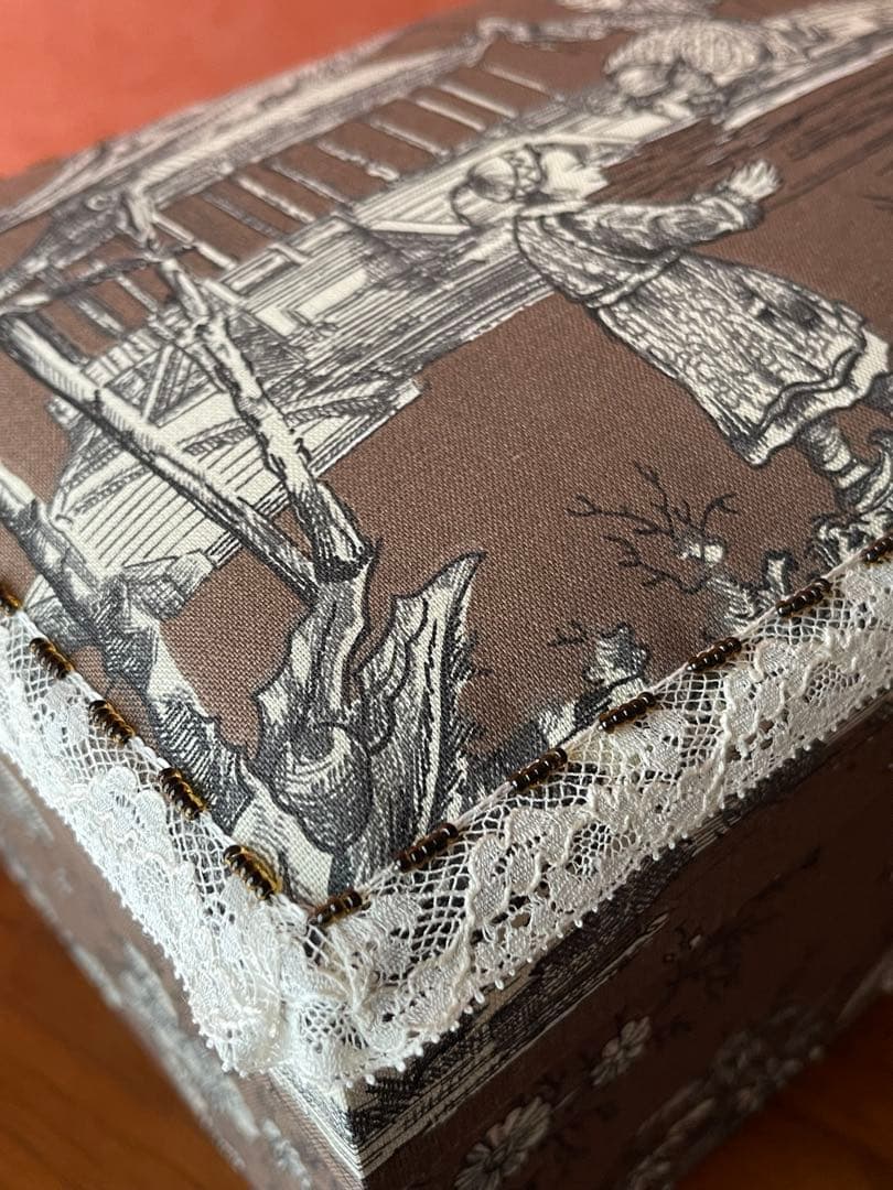 カルトナージュ裁縫箱(中)フタ有