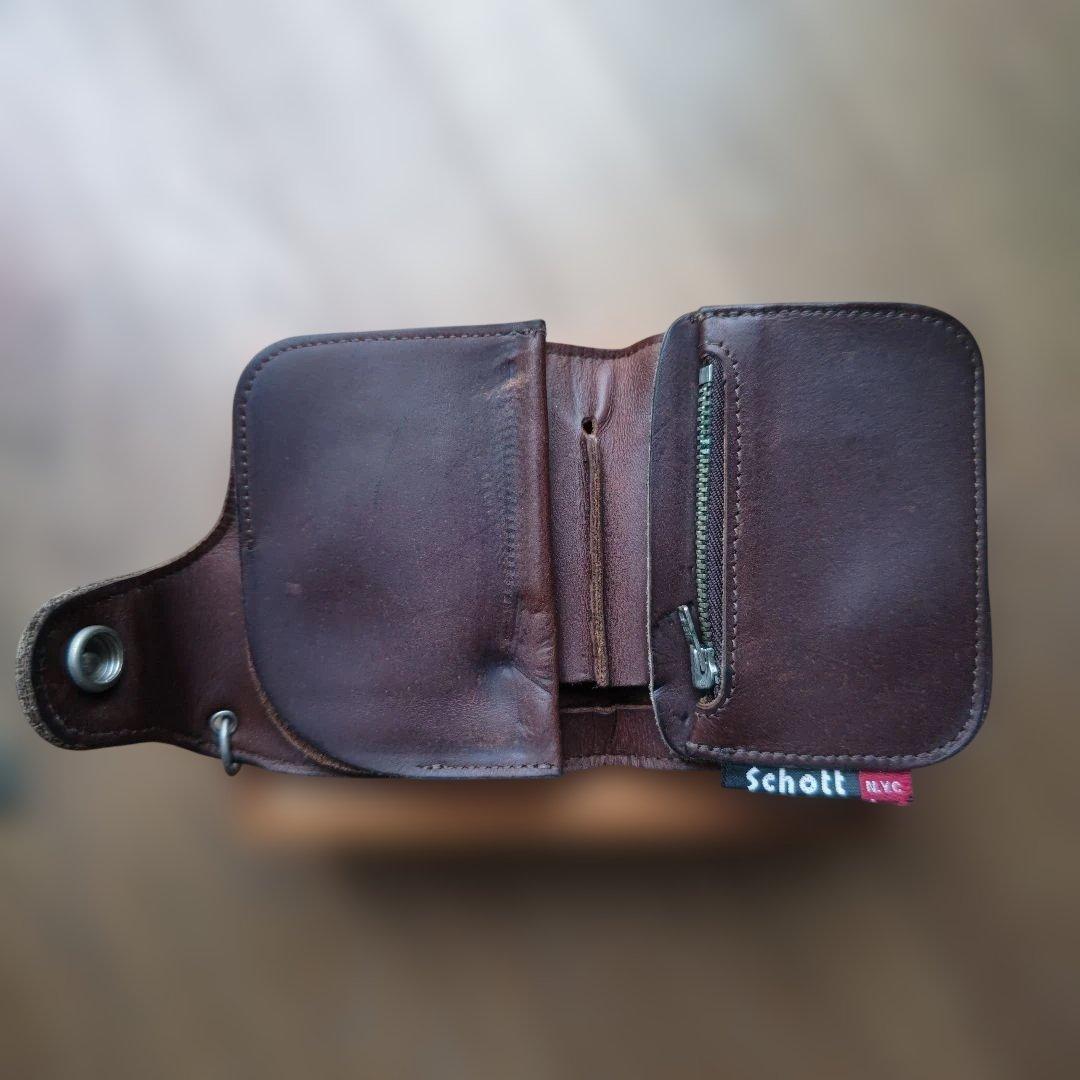 〈Schott〉ウォレットチェーン付き、 二つ折り財布 ダークブラウン