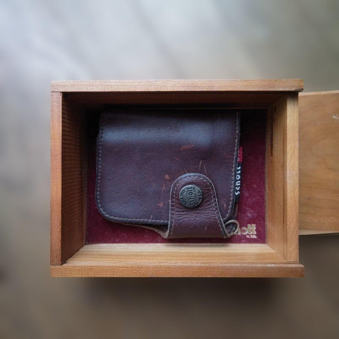 〈Schott〉ウォレットチェーン付き、 二つ折り財布 ダークブラウン