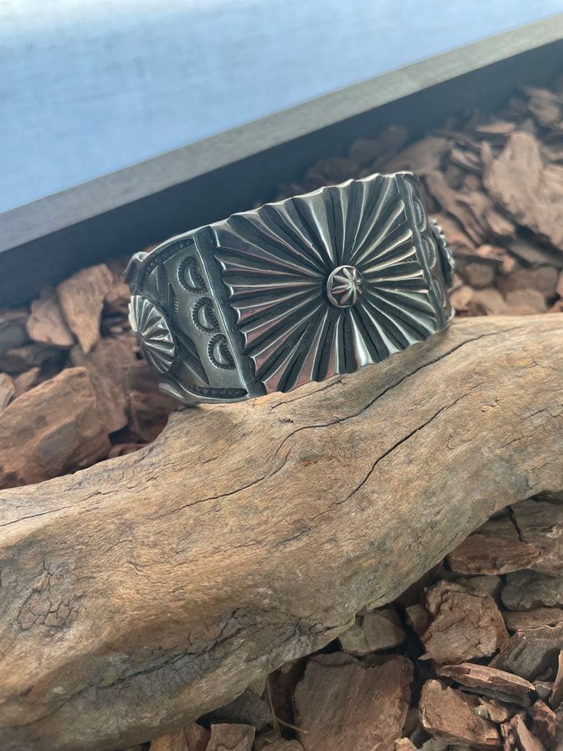 チ*ベ様 サンバーストワイドバングル