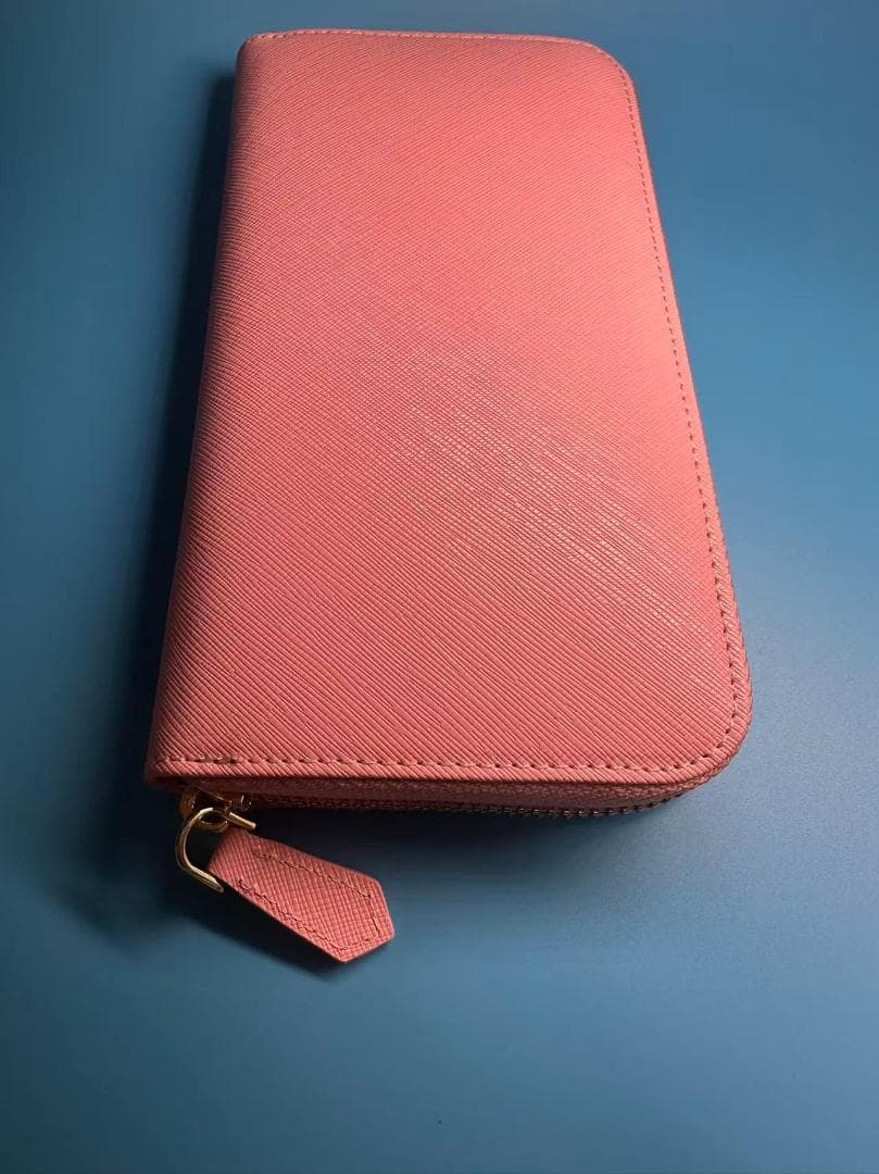 Prada ピンク ロング財布