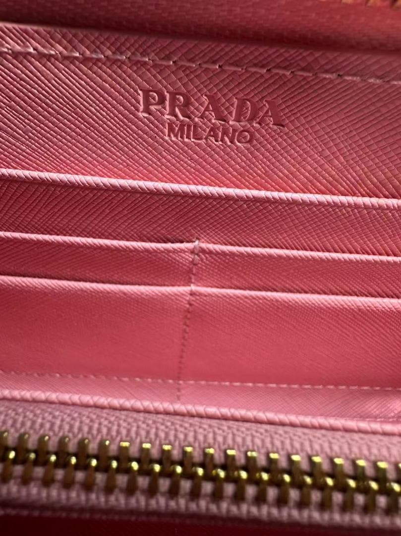 Prada ピンク ロング財布