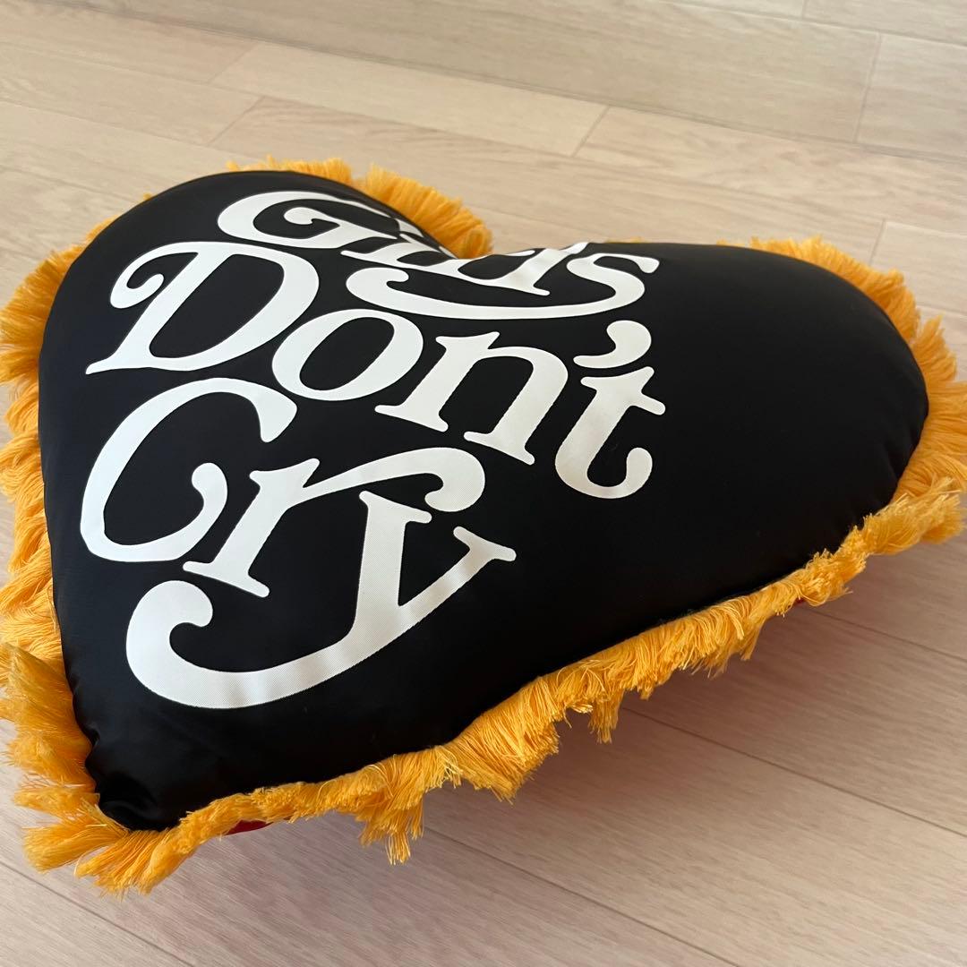 【極美品】 ヒューマンメイド×ガールズドントクライ コラボ ハート型 クッション