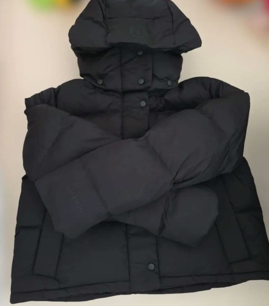 新品未使用　LULULEMON 　ダウンジャケット 6　ブラック