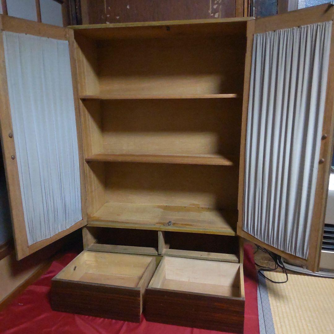 レトロな木製キャビネット 古い本棚 ガラス扉付き カーテン付き