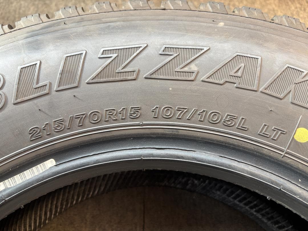 S-659【バリ山】ブリヂストン！215/70R15 107/105L LT！