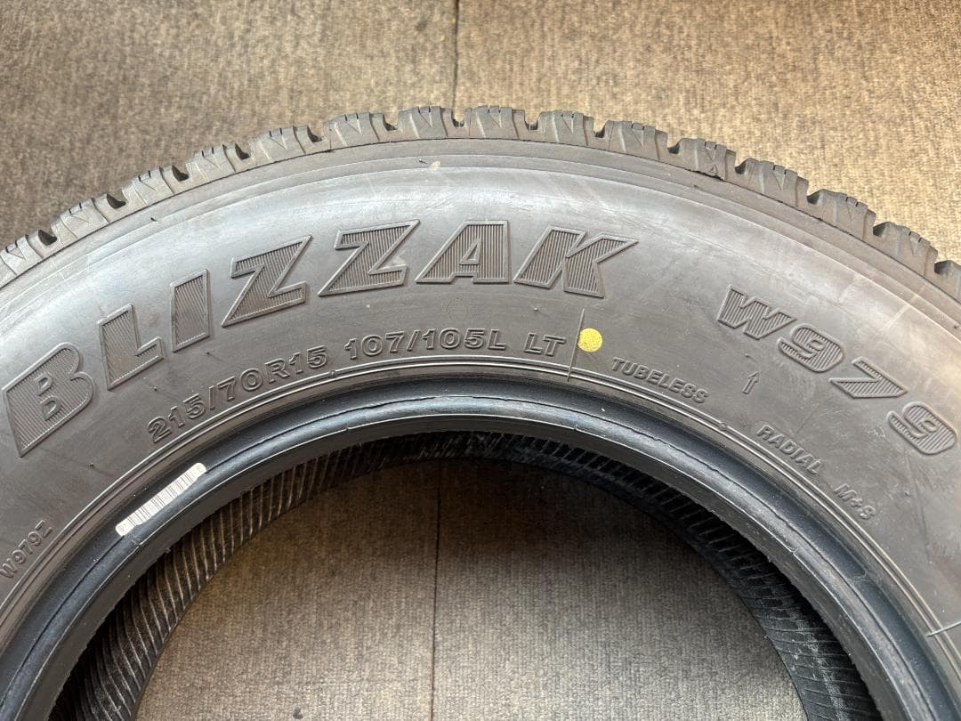 S-659【バリ山】ブリヂストン！215/70R15 107/105L LT！