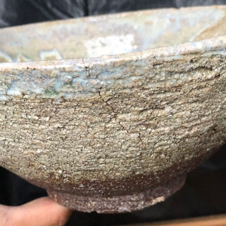 究極の美◼️蔵からかなり美しい釉薬の大きな器が出て来ました、萩焼？