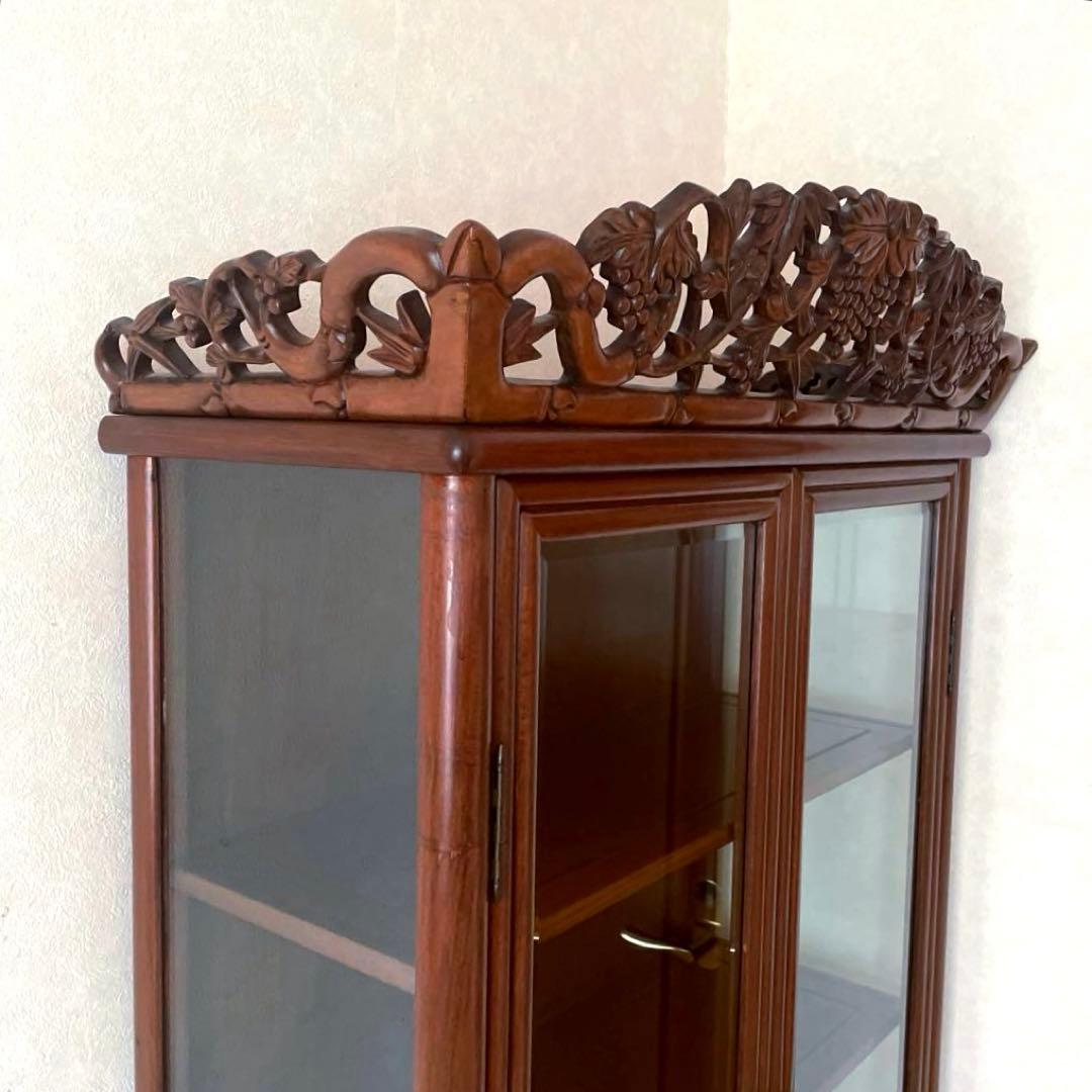 【極美品】三越購入 唐木家具 葡萄唐草透彫 飾り棚 キュリオケース