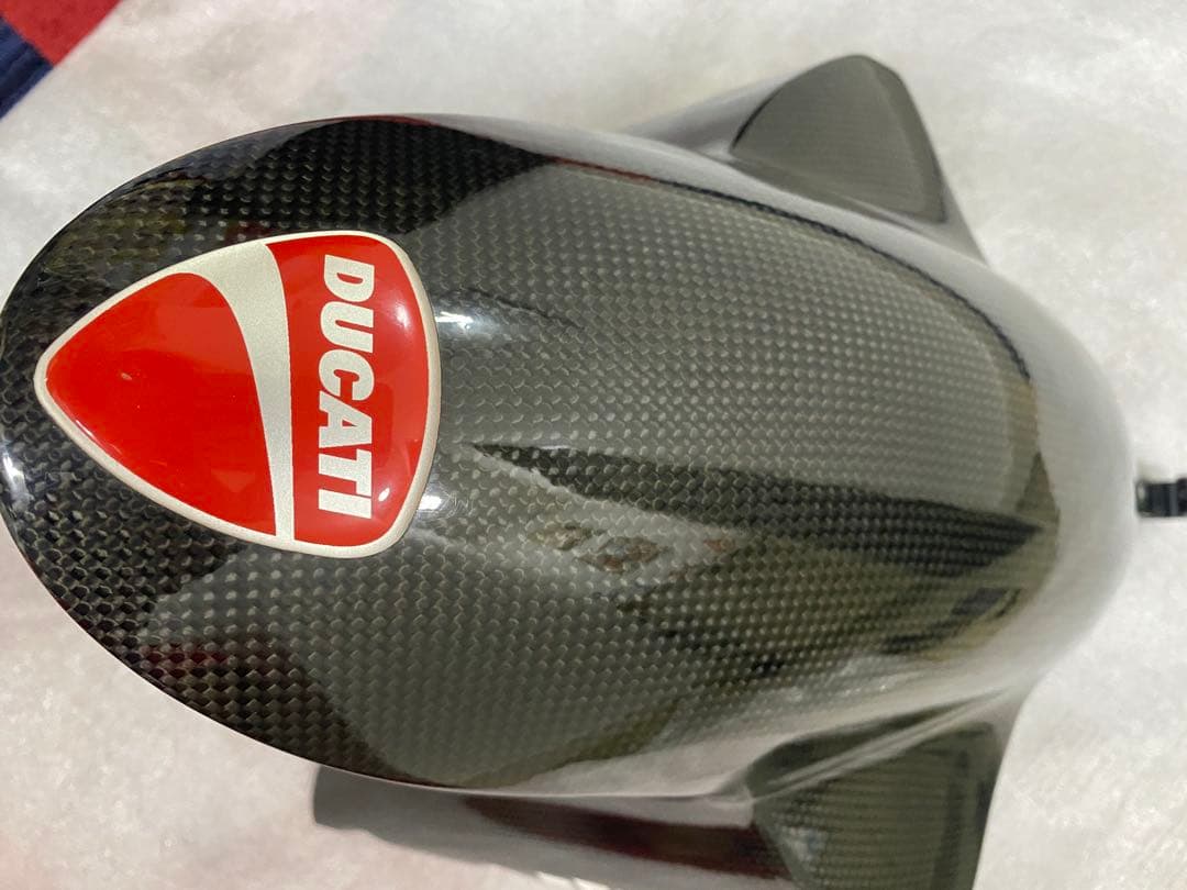 Pirelli カーボンファイバー フロントフェンダー Ducati