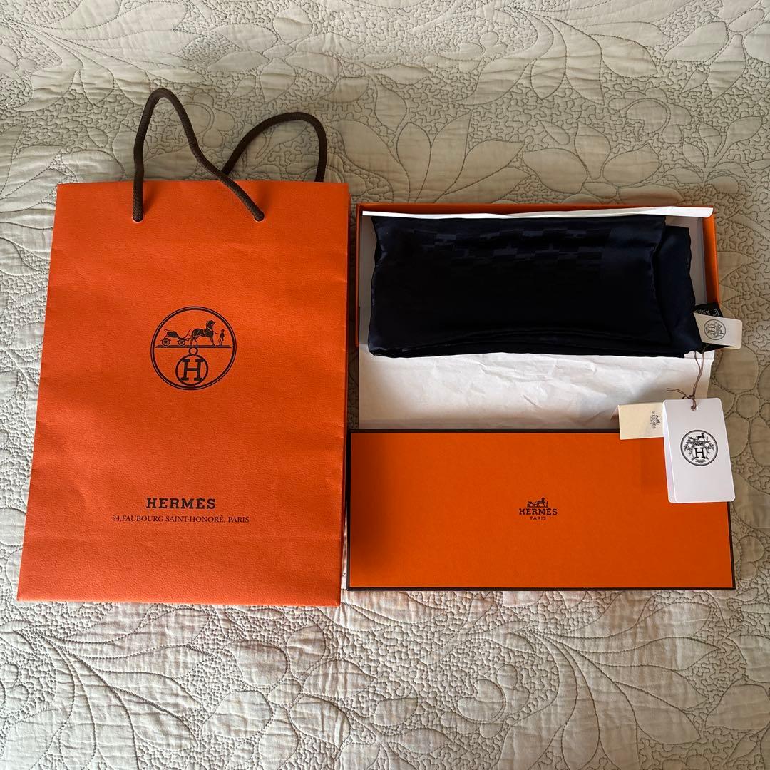 【新品・未使用】HERMES シルク100% ポケットチーフ