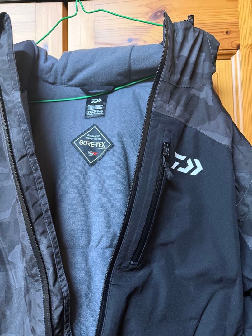 ダイワ　DW-1922 GORE-TEX ウィンタースーツ　ブラックカモ