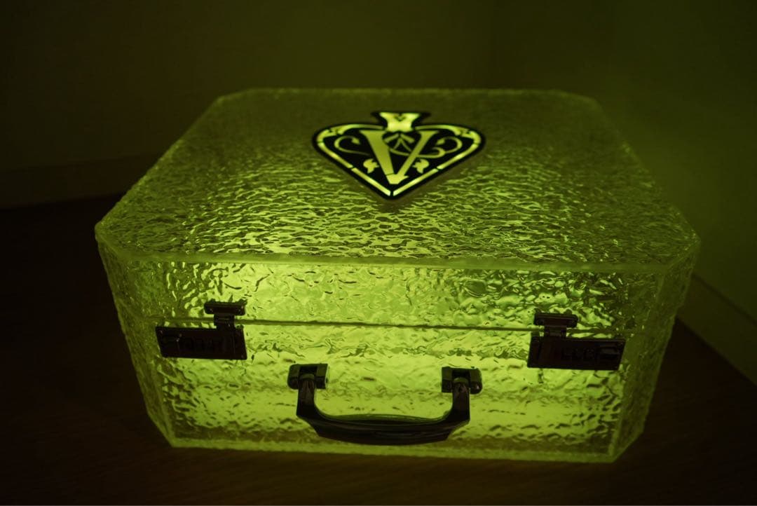 即発送！シャンパン ケース LED アルマンド アタッシュケース