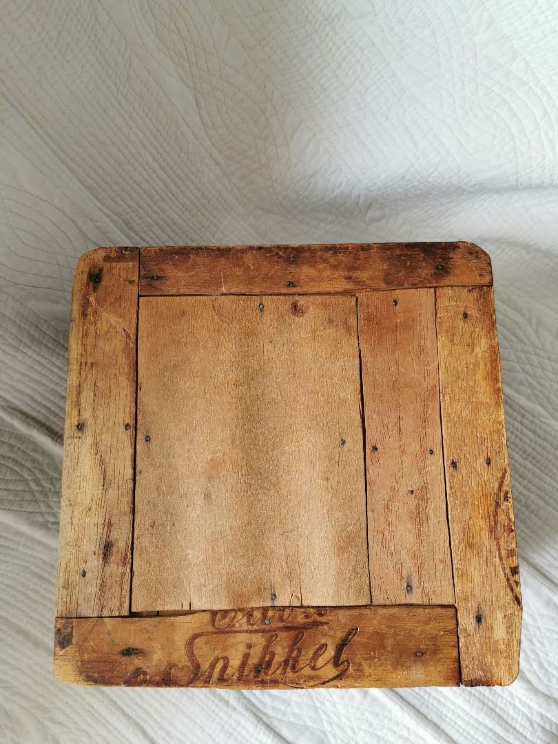 アンティーク 木製彫刻装飾トランプアート 蓋付き裁縫ボックス 内装総グリーン布張