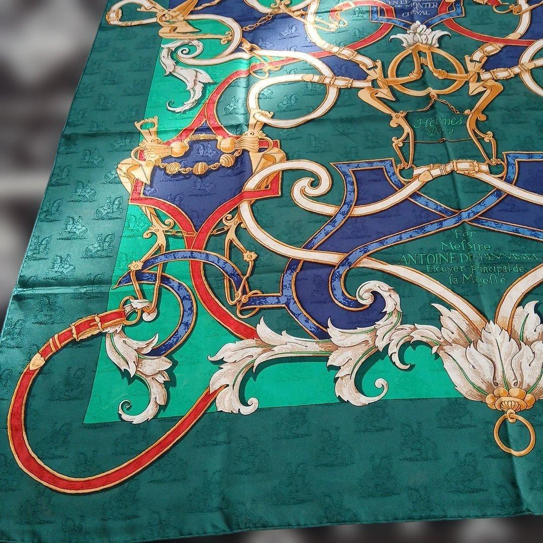 HERMES カレ90 チェーンと花の装飾スカーフ
