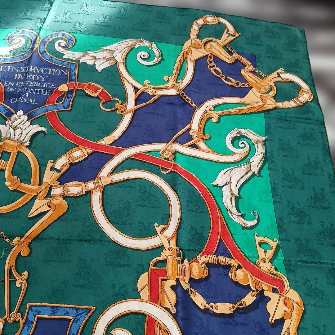 HERMES カレ90 チェーンと花の装飾スカーフ