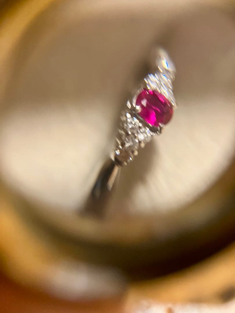 pt900＊深紅のルビー＆ダイヤリングです