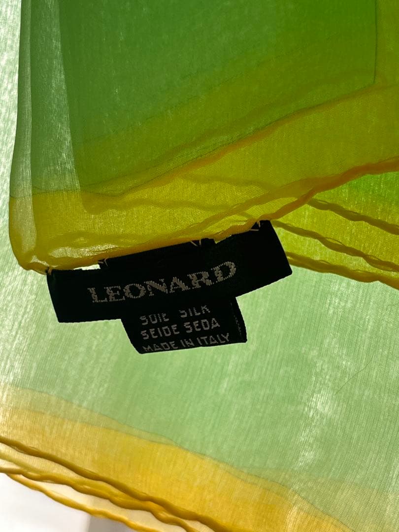 LEONARD レオナール　大判　花柄シルクスカーフ