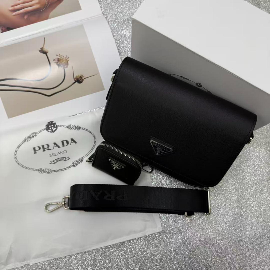 ショルダーバッグ ブラック~~