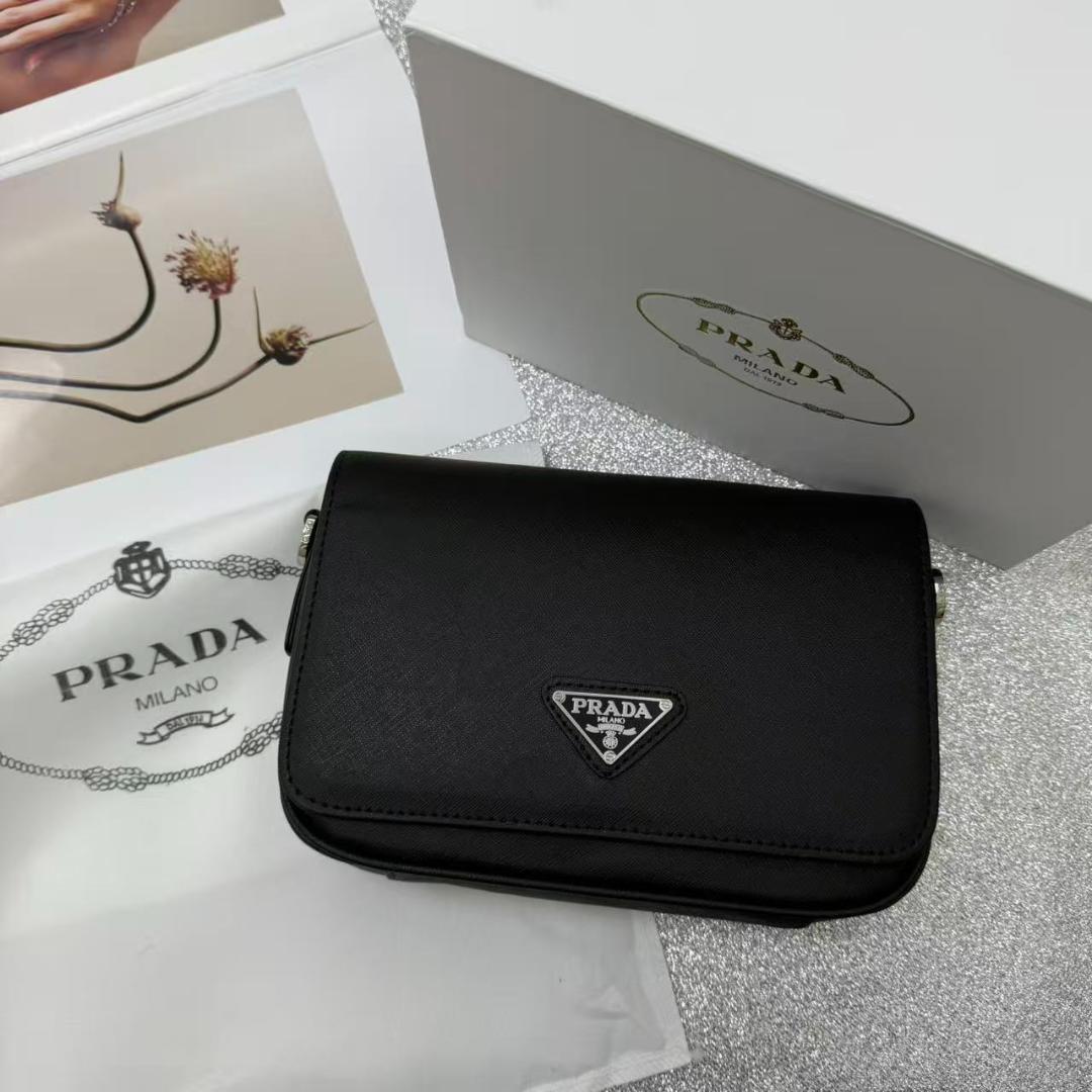 ショルダーバッグ ブラック~~