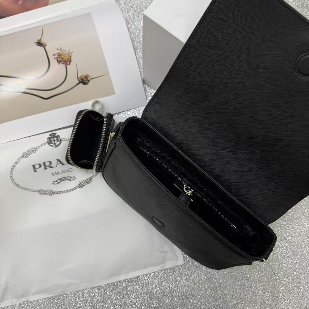 ショルダーバッグ ブラック~~