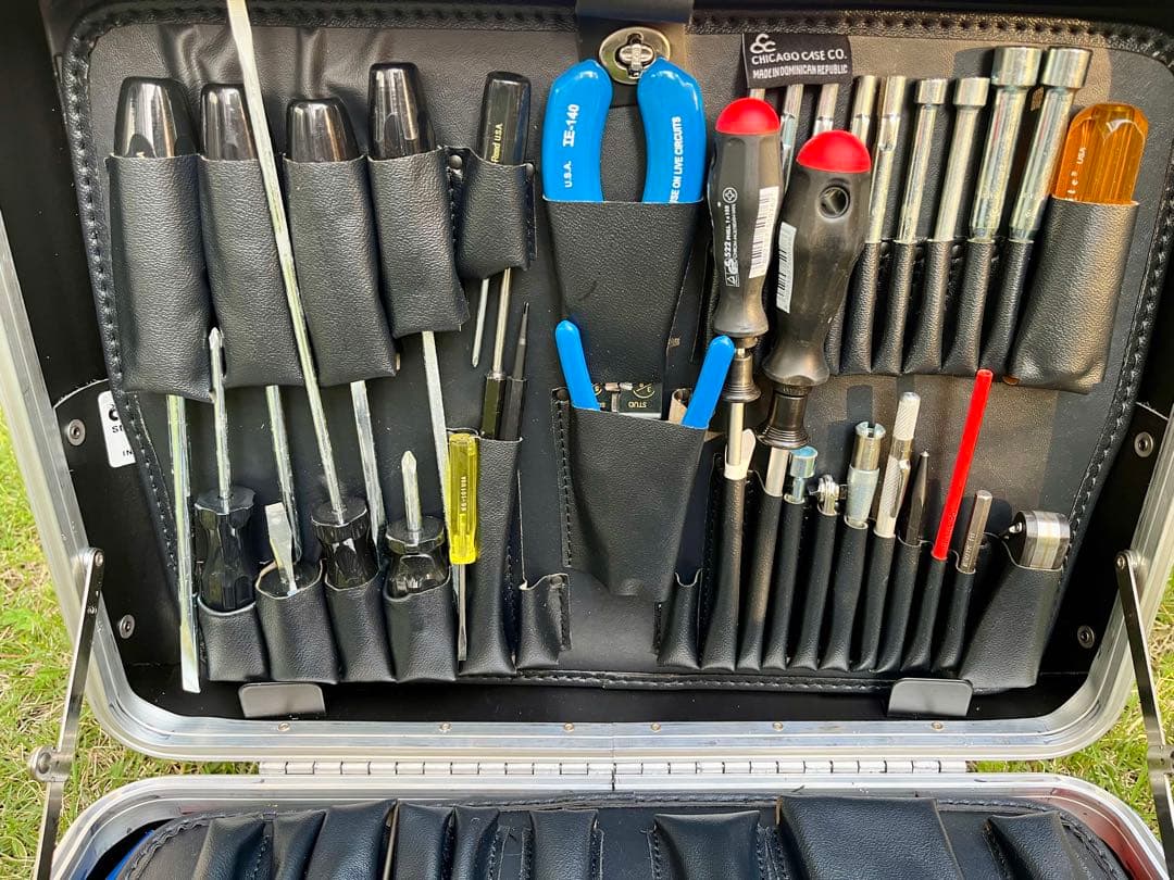 米軍放出未使用品 超希少品 医療機器整備用 100点以上 アタッシュケース付き