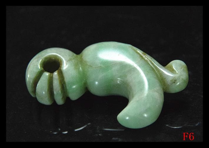 縄文期極希少呪術性がが高い★糸魚川ろうかん硬玉翡翠製★尾付き頭部刻線異状獣形勾玉