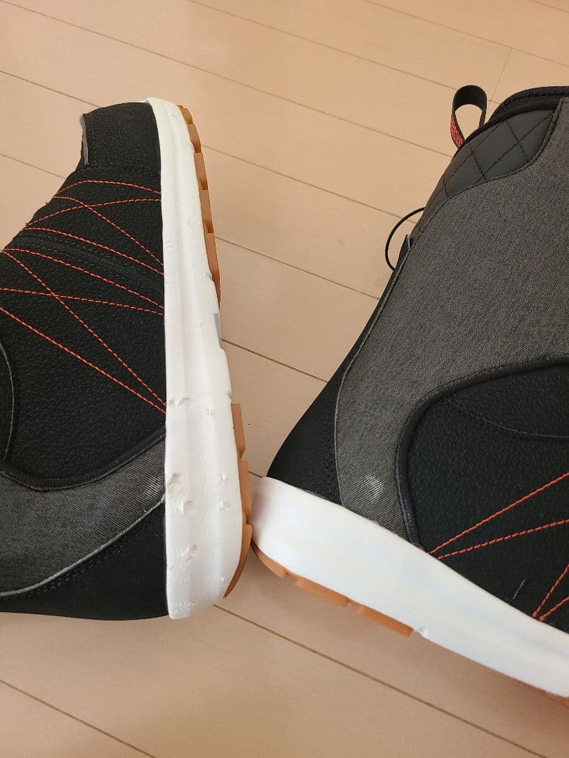 ほぼ新品　SALOMON スノーボードブーツ 27.5センチ