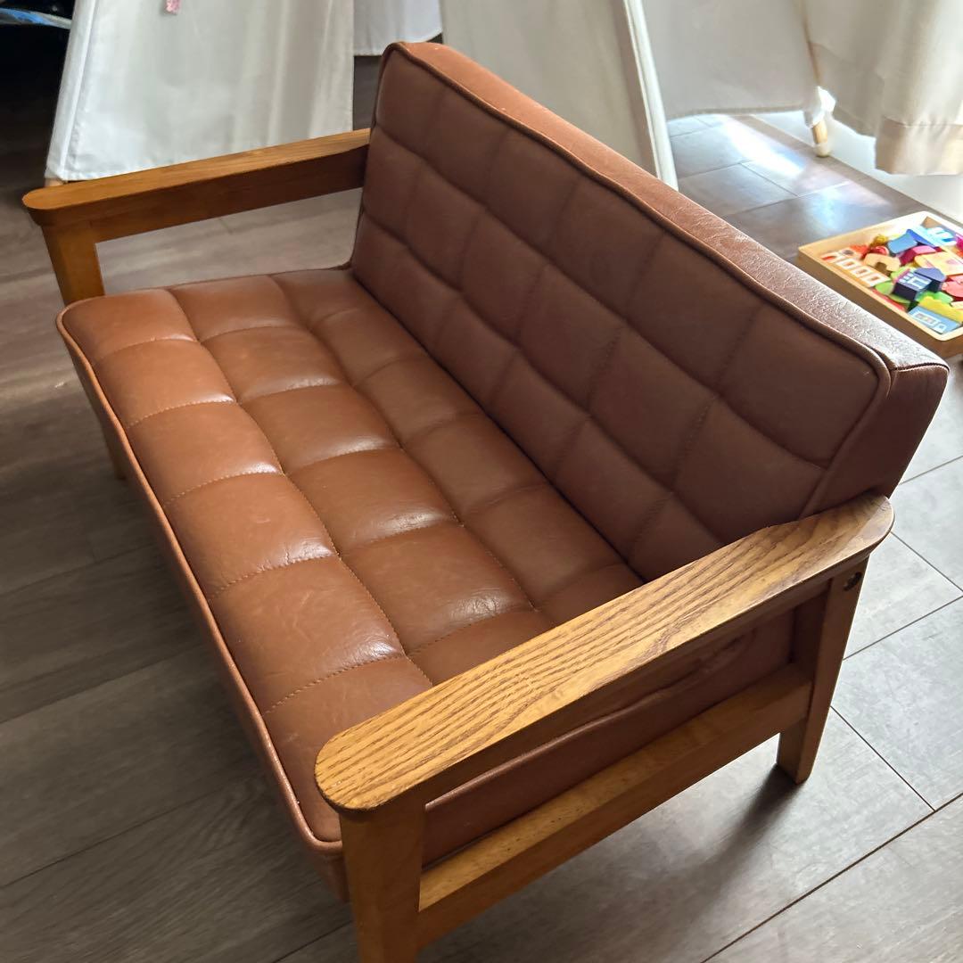 カリモク家具　キッズブラウンレザーキルティングソファ