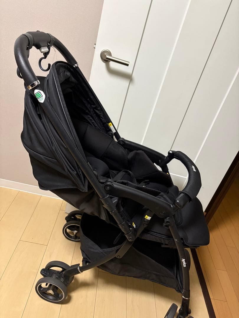 週末セール! アップリカ　ラクーナクッションフリーACブラック雨よけカバー付き