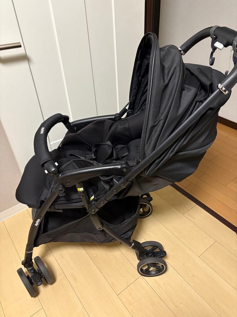 週末セール! アップリカ　ラクーナクッションフリーACブラック雨よけカバー付き