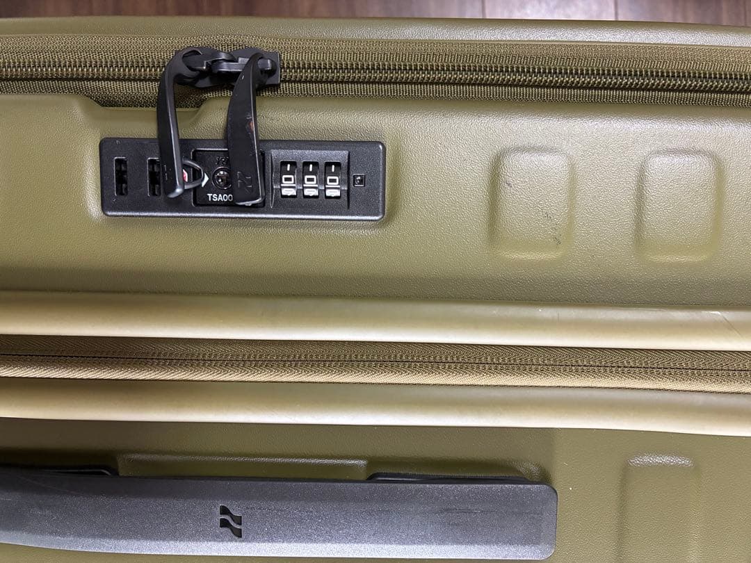 Cubo Large オリーブ色（Cactus）キャリーケース　120L