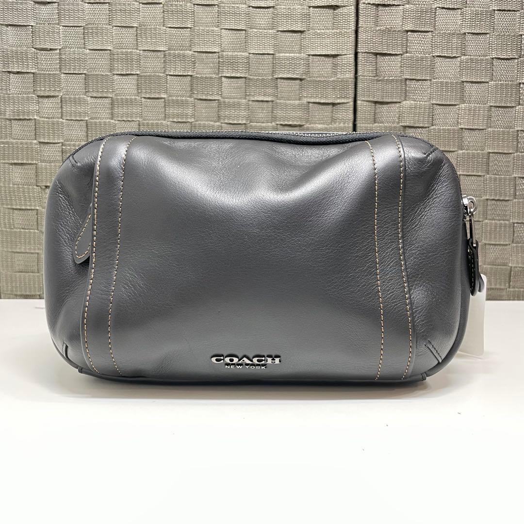 パ*ズ様 新品　COACH ブラック レザー ボディバッグ