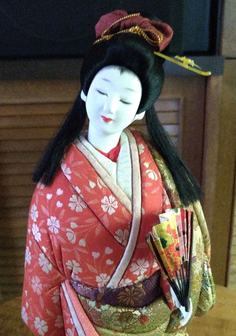 木目込人形 赤と金の着物