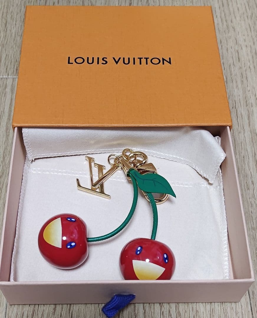 新品完売品　LV × TM バッグチャーム・チェリー　ルイヴィトン　村上隆