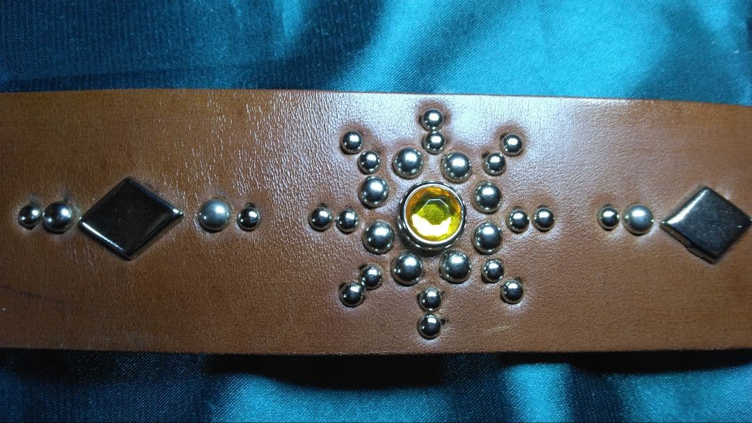 昭南ベンズレザースタッズベルト　チョコ アクリル　アンバー　穴開け加工済　即納可