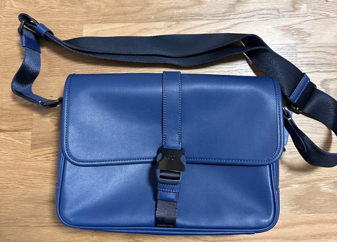 【新品】【未使用】Coach コーチ メンズ メッセンジャーバッグ ブルー