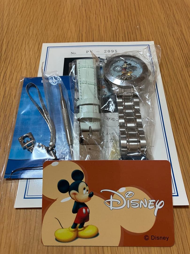 レア未使用 限定2000本 生誕80周年 ミッキーマウス ダイヤ入り腕時計