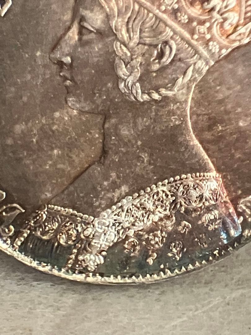 値下げ ゴチッククラウン銀貨 ビクトリア女王 1847年