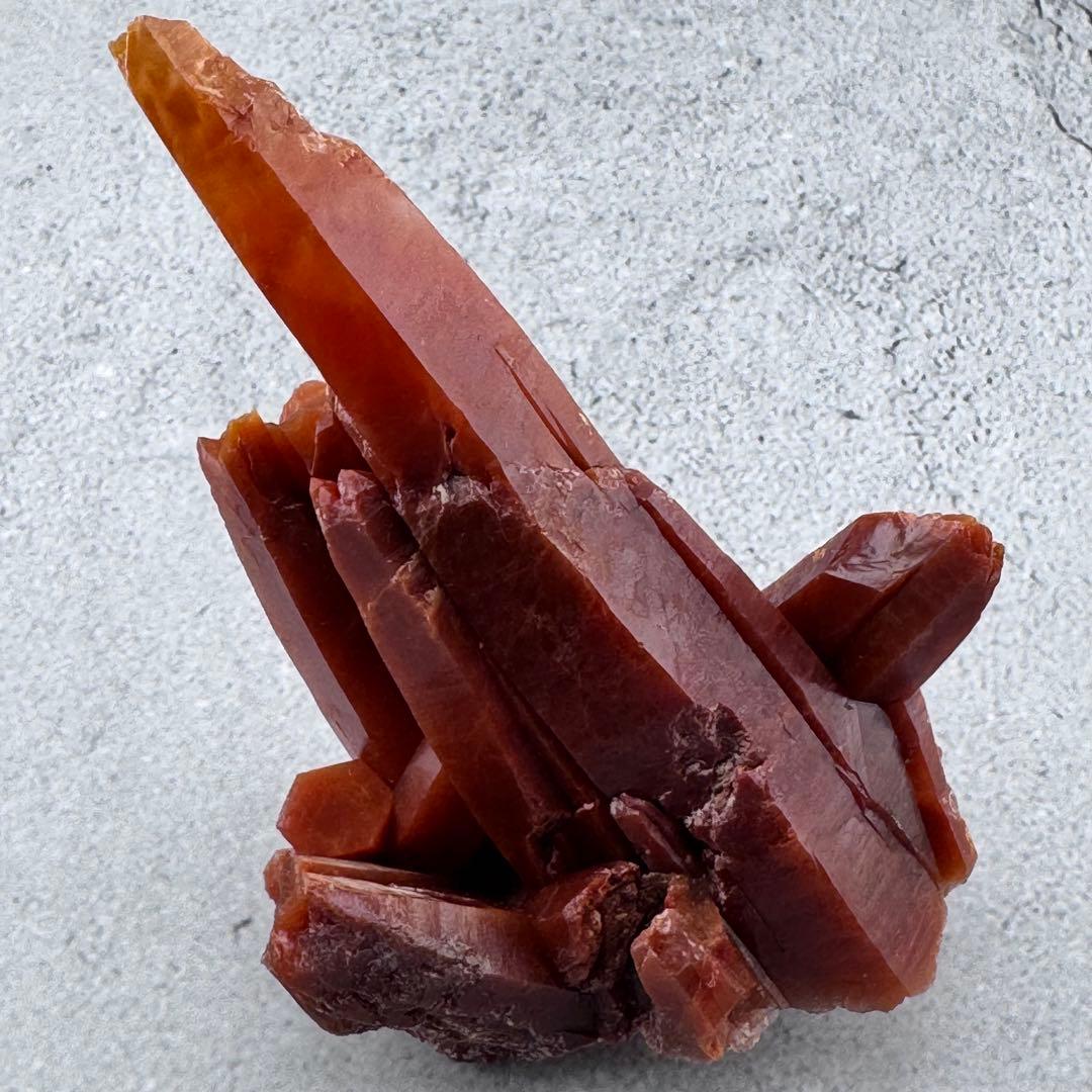 G-56マダガスカル産 赤水晶 クラスター 天然石　レッドクォーツ 希少原石