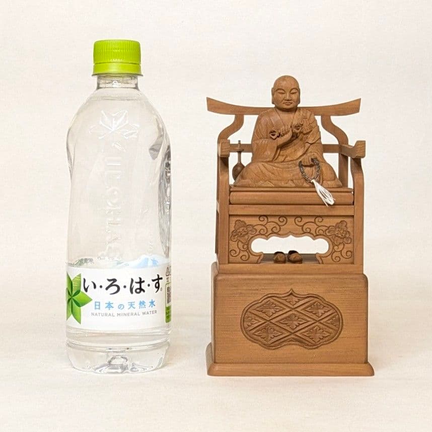 【セール・新品】 弘法大師　紅檀　上彫　総高さ約19.5cm　箱台付　空海