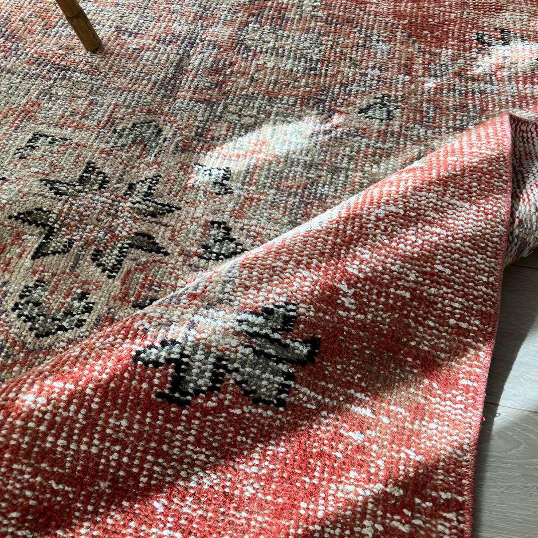 シャビーレッドコーラル116×174ブラック　メダリオン　トルコヴィンテージラグ