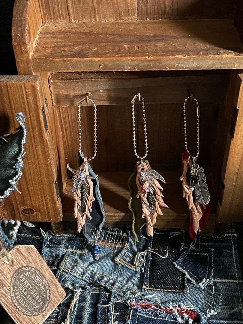 フェザーデザインチャーム໒꒱✨G.